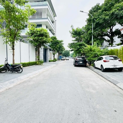 bán nhà Việt Hưng, 329m , mặt tiền 12.2m, phân lô, vỉa hè, ôtô dừng đỗ ngày đêm