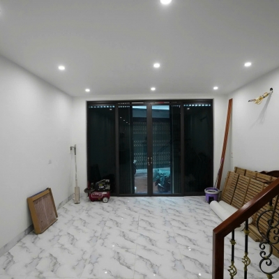 Cho thuê nhà nguyên căn mới kinh kong ngõ 261 Bùi Xương Trạch 50m2 x 2 tầng, 2 ngủ, 8tr5