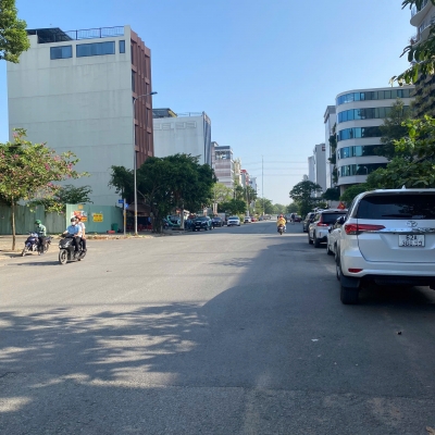 Nền biệt thự Huy Hoàng, Q2, diện tích 15x20, đối diện công viên, giá 220tr