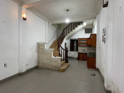 Bán Nhà  Mạc Thị Bưởi 31/37m2. 4 tầng. mặt tiền 3.8m. giá 9.8 Tỷ Hai Bà Trưng Hà Nội