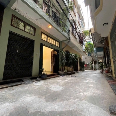 Bán 46m giáp bát tặng nhà phân lô ô tô tránh vào nhà hoàng mai