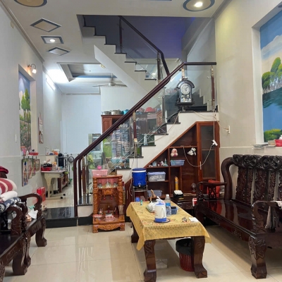 Bán nhà 2 Tầng Dĩ An,SHR đường nhựa 2 ô tô tránh,gần chợ,giá rẻ