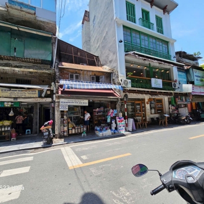MẶT PHỐ VIP - NGAY NGÃ TƯ HÀNG ĐƯỜNG - LÃN ÔNG - HÀNG BUỒM.

_ 1 SỔ 1 CHỦ, ĐƯỜNG ÔTÔ THÌ 2 CHIỀU.

LÀ CON PHỐ TRUNG TÂM CỦA THỦ ĐÔ HOA LỆ.