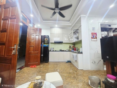 NHÀ LÔ GÓC – NGÕ Ô TÔ TẢI – CÁCH PHỐ HOÀNG HOA THÁM HƠN 20M
Căn nhà hiếm trong khu Ba Đình, vị trí cực đẹp – ở sướng, đi lại thuận tiện, có thể kết hợp kinh doanh.