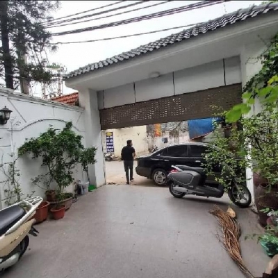 Giá tốt, bán nhà khu Ngọc Hà, ô tô vào nhà, 200m, mặt tiền 13m, chỉ 49 tỷ