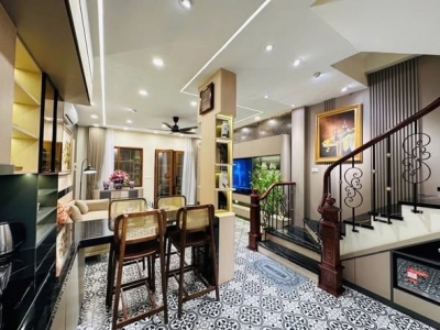 Siêu hiếm, bán nhà Văn Cao, nhà đẹp ở ngay, 5 tầng, 63m, chỉ 15 tỷ