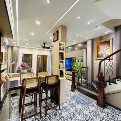 Siêu hiếm, bán nhà Văn Cao, nhà đẹp ở ngay, 5 tầng, 63m, chỉ 15 tỷ