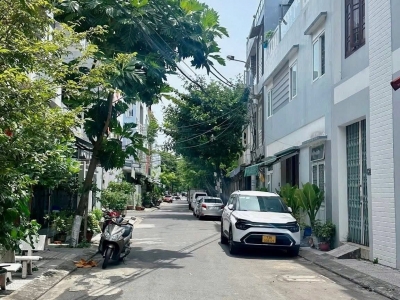 Bán nhà Hoàng Quốc Việt, lô góc 3 mặt thoáng, ô tô vòng quanh, 80m chỉ 23 tỷ