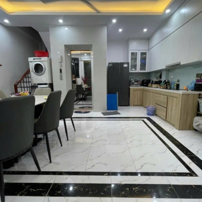 BÁN NHÀ VÕ CHÍ CÔNG, NHÀ ĐẸP, 6 TẦNG THANG MÁY, Ô TÔ ĐỖ CỔNG, FULL NỘI THẤT – 10 TỶ