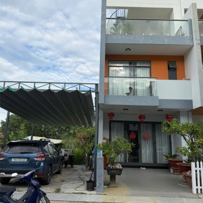 Bán nhà gói 8 The Capella Gaden, 3 tầng siêu đẹp, 3PN, 4WC, DT 100m2, giá chỉ 8,6 tỷ