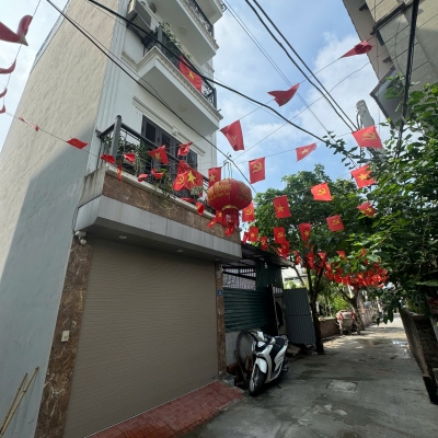 Bán Gấp Nhà Đẹp Phúc Lợi, 30m² , Ô Tô Đỗ Cổng – Gần Hồ Sen. 4.3 Tỷ!