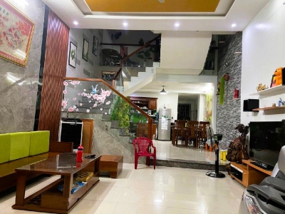 Tìm Gì Xa – Gần Highlands 3/2 Q10 - 4PN Rộng Rãi – Hẻm Xe Hơi Thẳng Đẹp