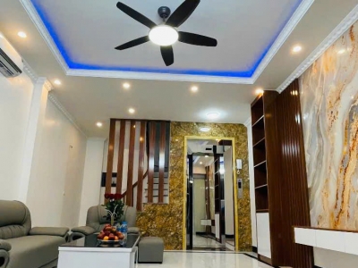CC bá.n nhà Phạm Văn Đồng 37m thang máy- kinh doanh - ở sướng 9.35 tỷ