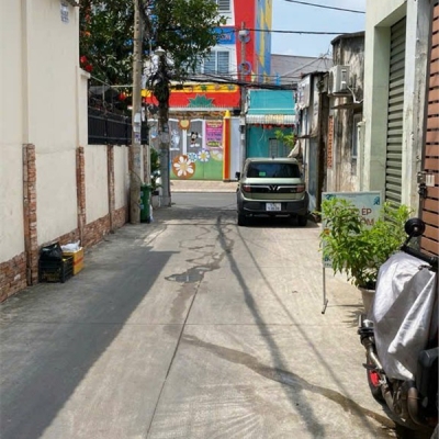 Bán gấp nhà đẹp vị trí chất vài bước chân đến chợ chỉ với 4,3 tỷ.