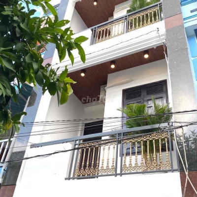 Bán nhà 2 tầng tại Quận 4 - 2PN, 1WC, pháp lý đầy đủ, giá chỉ 1,7 tỷ