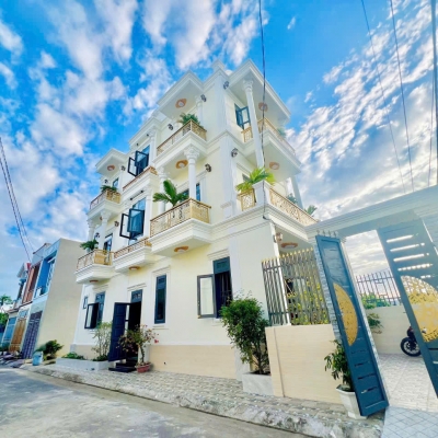 Bán nhà 3 Tầng ĐẸP lung linh,SHR đường  nhựa 2 ô tô thông,gần Sông nên mát lắm