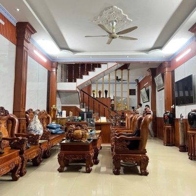 Bán nhà 3 Tầng Trung Tâm Dĩ An,đường nhựa 12m thông thoáng,SHR hoàn công