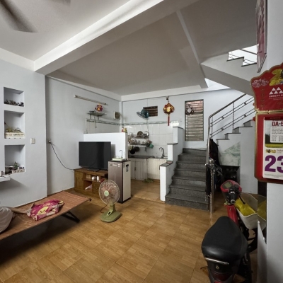 # Nhà sát đường Núi Thành, 38m2, 2 tầng , 2.x tỷ
