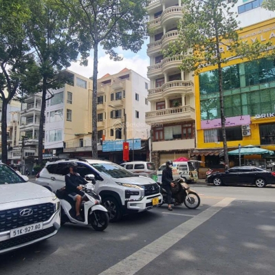 MẶT TIỀN TRẦN HƯNG ĐẠO GIÁP QUẬN 1, 5 TẦNG BTCT, 7PN, NGANG 4, GIÁ 27 TỶ TL. TEL: 0909797545