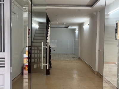 Cho thuê nhà ngõ ô tô Thái Hà, 3 tầng x 43m2, 3PN, 3 WC, 13.5 Triệu Spa, Nail, KD sạch, VP
