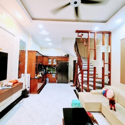 Bán nhà Hào Nam 37m2x4 tầng, ngõ thông, mặt tiền 5m rộng thoáng, lô góc chỉ 5 tỷ