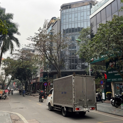 “Kinh doanh đỉnh”, bán nhà Liễu Giai Văn Cao, ô tô tránh, mặt tiền 5m, chỉ 30 tỷ