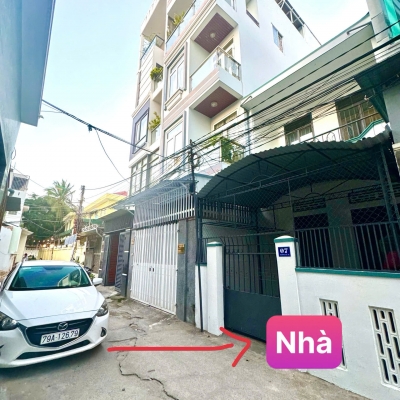 BÁN NHÀ HẺM OTO THÔNG CÁCH BIỂN CHỈ 350m, NGAY CÔNG AN PHƯỜNG BẮC NHA TRANG. ZÁ 5tỷ5.