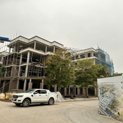 BÁN NHÀ Ở LIỀN KỀ CỔ BI DT 90M2 VÀI BƯỚC RA TRƯỜNG HỌC CÁC CẤP THOÁNG MÁT Ở SƯƠNG NHỈNH 15 TỶ