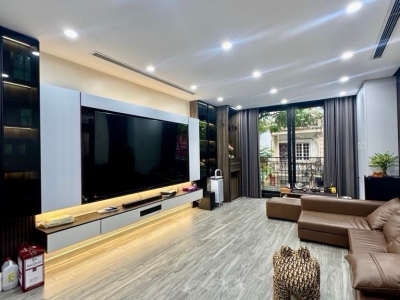 Bán nhà Đội Cấn Giang Văn Minh, 62m2, mặt tiền rộng, thang máy, chỉ 18 tỷ