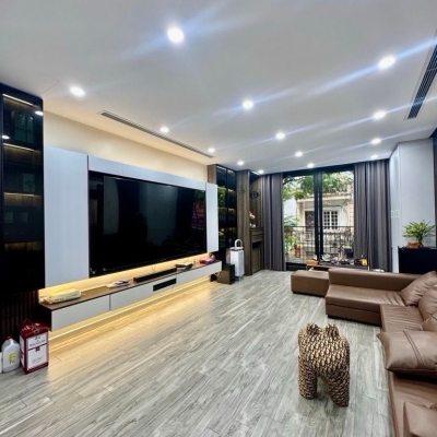 Bán nhà Đội Cấn Giang Văn Minh, 62m2, mặt tiền rộng, thang máy, chỉ 18 tỷ