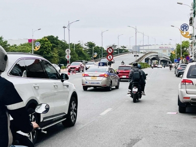 bán nhà Cổ Linh, lô góc, vỉa hè, xe container quay đầu