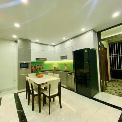 Cho thuê nhà Nguyễn Chính, vừa KD on kết hợp ở gđ, 5 tầng x 45m2, thang máy, 16 triệu/th