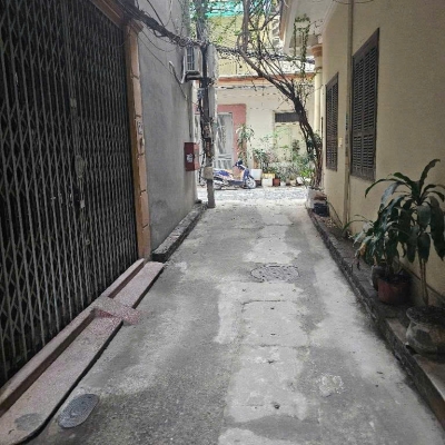 Bán nhà phân lô yên lạc 4 tầng dân xây ô tô nhỏ vào nhà sát phố hai bà trưng