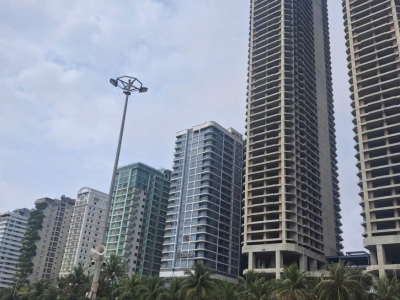 - Sơn Trà. Bán đất 303m2, tặng Nhà C4 kinh doanh, mặt tiền Vương Thừa Vũ, đối diện 2 tòa căn hộ 29 tầng, cạnh bãi tắm phạm văn đồng.