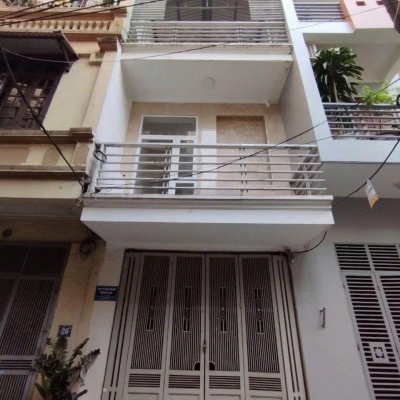 Cho thuê nhà ngõ 2 Đại Từ, 3 tầng x 42m2, 3 ngủ, 8tr5 ở gia đình, nhóm
