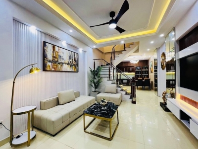 BÁN GẤP NHÀ ĐẸP - LÔ GÓC HOÀNG QUỐC VIỆT  40M X 5T Ô TÔ-  KD- 9.8 TỶ
