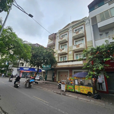 SIÊU MẶT PHỐ  TRUNG KÍNH VIP LẮM KHÁCH Ạ
Vị trí đẹp, hiếm nhà bán.
Sổ vuông nở hậu phong thủy đẹp