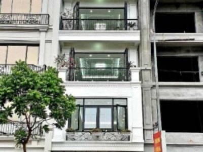 siêu phẩm LÂM HẠ- LONG BIÊN , nhà mới 46m2, , 7 tầng , thang  máy, ngõ to  như phố ,ô tô tránh