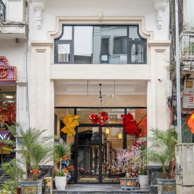 Bán khách sạn phố Đường Thành, 115m2, 8 tầng thang máy 20 phòng ngủ, 70.5 tỷ, ô tô, kinh doanh đỉnh
