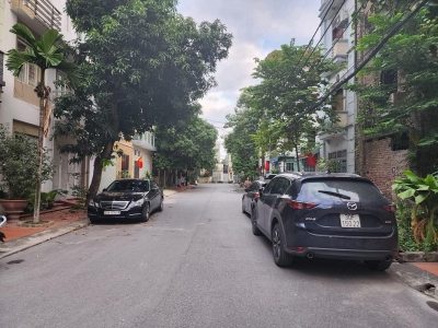 biệt thự xây thô Bồ Đề, 80m x 6tầng, MT 8.2m, vỉa hè, mặt đường 10m, ôtô dừng đỗ ngày đêm