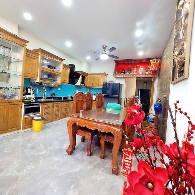 Nhỉnh 7 Tỷ TL!  79M² – 4 Tầng/4pn, HẺM XE TẢI – Ô TÔ NGỦ TRONG NHÀ – Ngay CV Làng Hoa!