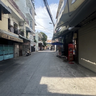 NHÀ BÁN ĐƯỜNG TÔN THẤT THUYẾT- XE HƠI TÓI NHÀ- THUẬN TIỆN ĐI  LẠI -TRỤC ĐƯỜNG THÔNG VỚI XÓM CHIẾU, TÔN ĐẢN, NGUYỄN TẤT THÀNH.