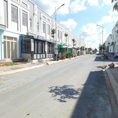 Kẹt tiền bán gấp nhà 1 trệt 1 lầu KDC Hoàng Quân - Giá rẻ nhất khu