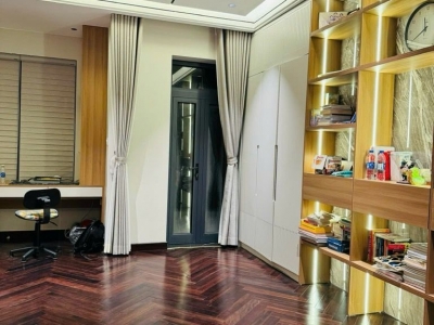 Rẻ- Bán nhà đẹp Lý Sơn- Sát phố cực gần oto- Ô chơ thang máy -90m 5 tầng nhỉnh 12 tỷ(TL)