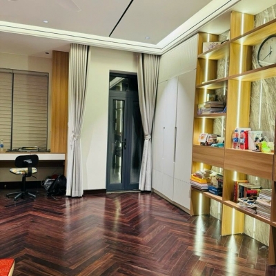 Rẻ- Bán nhà đẹp Lý Sơn- Sát phố cực gần oto- Ô chơ thang máy -90m 5 tầng nhỉnh 12 tỷ(TL)