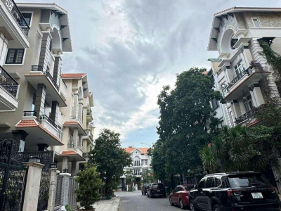 BÁN BIỆT THỰ 10x20 HIM LAM KÊNH TẺ – TRUNG TÂM QUẬN 7 – Ở SANG, LÀM VĂN PHÒNG ĐỈNH – GIÁ TỐT KHU VỰC.