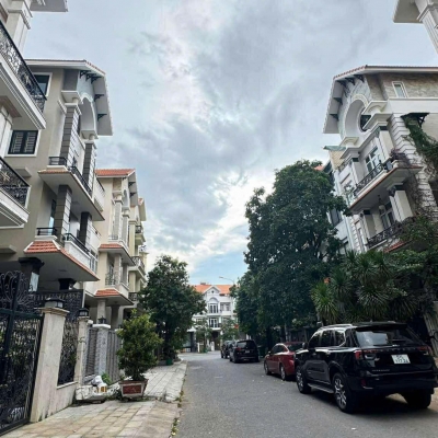 BÁN BIỆT THỰ 10x20 HIM LAM KÊNH TẺ – TRUNG TÂM QUẬN 7 – Ở SANG, LÀM VĂN PHÒNG ĐỈNH – GIÁ TỐT KHU VỰC.