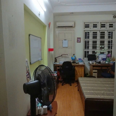 Cho thuê nhà Hoàng Sâm, Cầu Giấy 5 tầng x 30m2, 3 ngủ, 12 Triệu ở gia đình, nhóm 6 ng