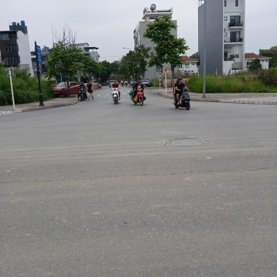 BÁN NHÀ MẶT ĐƯỜNG CỰ KHỐI HOA ĐỘNG – LONG BIÊN – VỊ TRÍ ĐẮC ĐỊA .