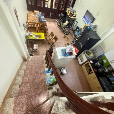 Bán nhà Nguyễn Văn Cừ- dân xây-10m oto- 3 gác tránh xe máy-30m 4 tầng nhỉnh 6 tỷ(TL)